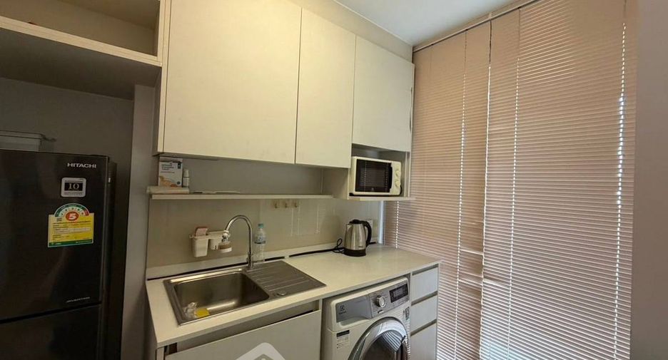 For rent 2 bedrooms condo in Huai Khwang, Bangkok