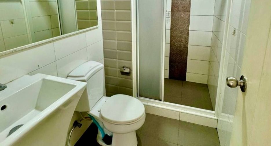 À vendre 2 chambres condo à Khlong Toei, Bangkok