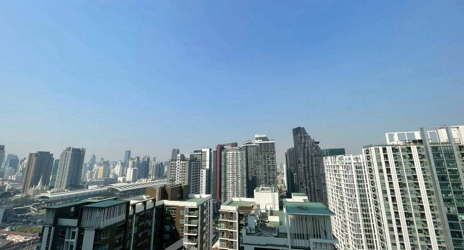 À louer 2 chambres condo à Huai Khwang, Bangkok