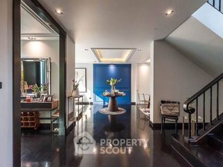 For sale 4 bedrooms house in Watthana, Bangkok