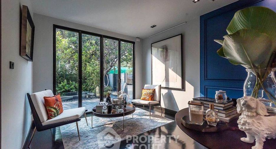 For sale 4 bedrooms house in Watthana, Bangkok