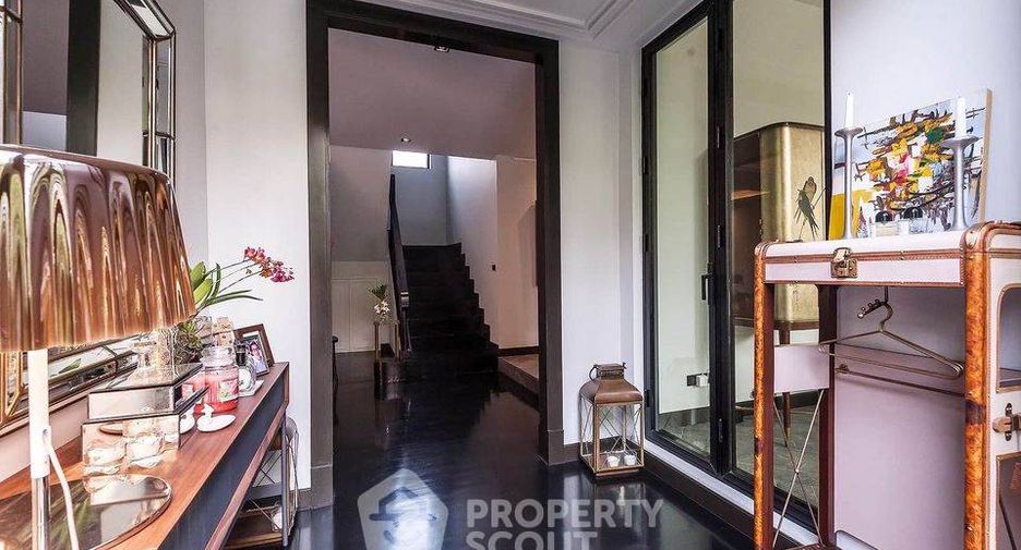 For sale 4 bedrooms house in Watthana, Bangkok
