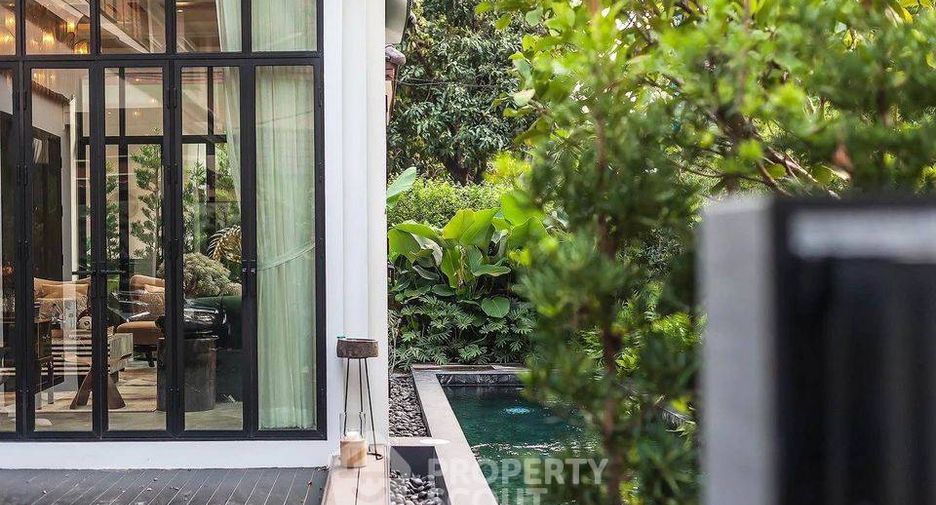For sale 4 bedrooms house in Watthana, Bangkok