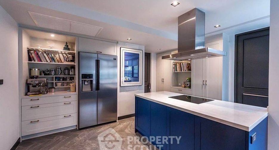 For sale 4 bedrooms house in Watthana, Bangkok