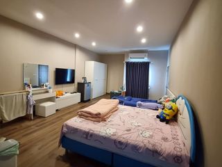 For rent and for sale 3 bedrooms townhouse in Phra Khanong, Bangkok