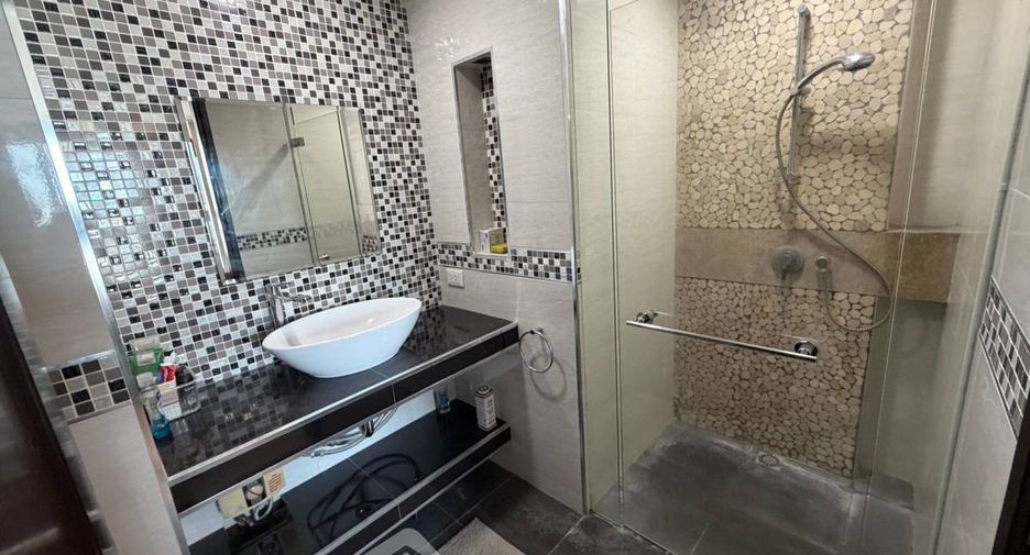For sale 1 bed condo in Central Pattaya, Pattaya