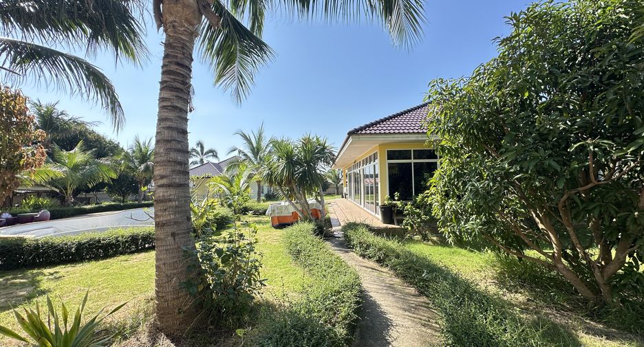 For sale 6 bedrooms villa in Pran Buri, Prachuap Khiri Khan