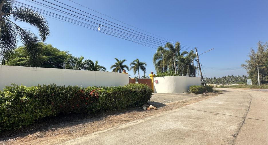 For sale 6 bedrooms villa in Pran Buri, Prachuap Khiri Khan