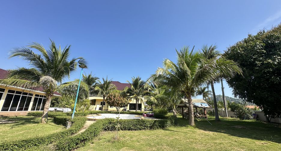 For sale 6 bedrooms villa in Pran Buri, Prachuap Khiri Khan