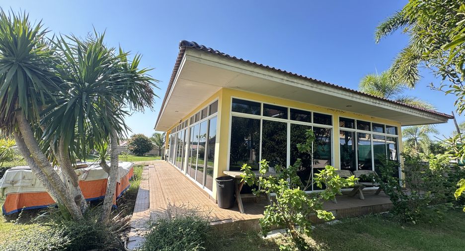 For sale 6 bedrooms villa in Pran Buri, Prachuap Khiri Khan