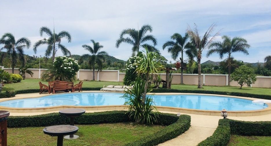 For sale 6 bedrooms villa in Pran Buri, Prachuap Khiri Khan