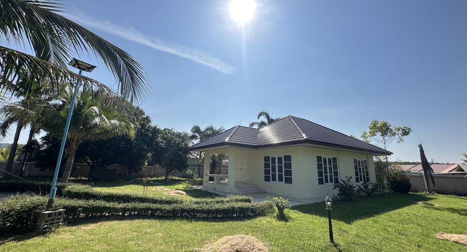 For sale 6 bedrooms villa in Pran Buri, Prachuap Khiri Khan