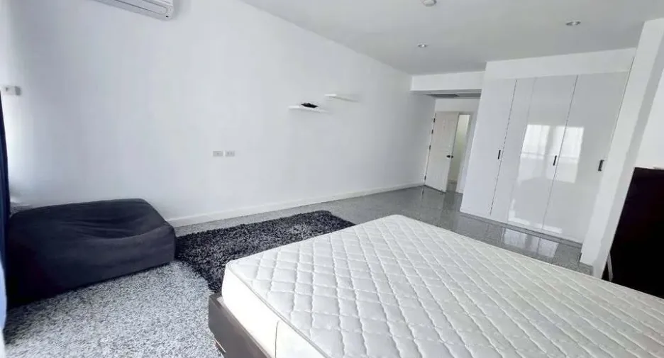 Condo en alquiler de 3 habitaciones en Bang Phlat, Bangkok