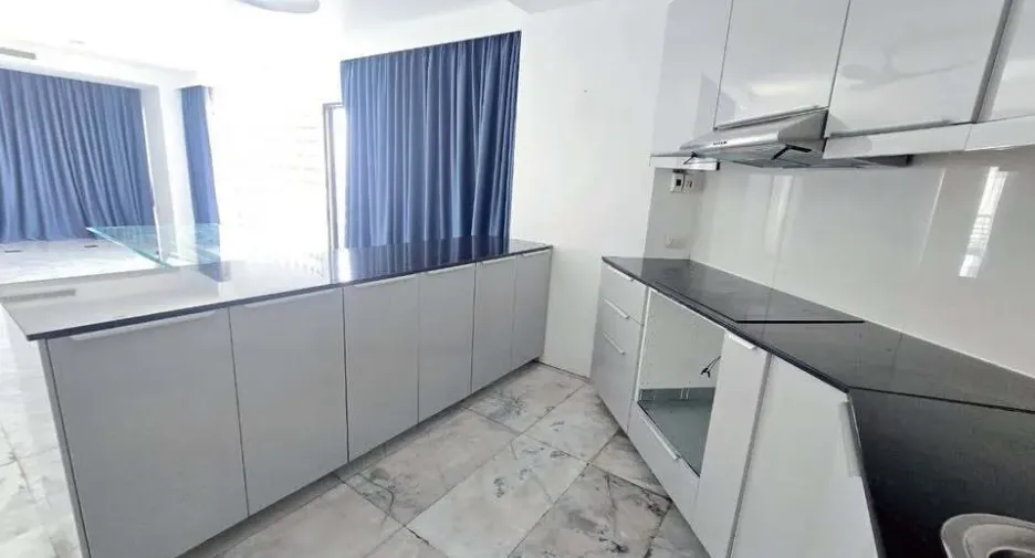 Condo en alquiler de 3 habitaciones en Bang Phlat, Bangkok