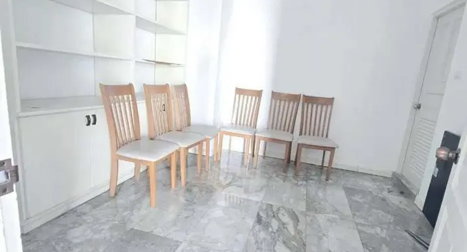 Condo en alquiler de 3 habitaciones en Bang Phlat, Bangkok