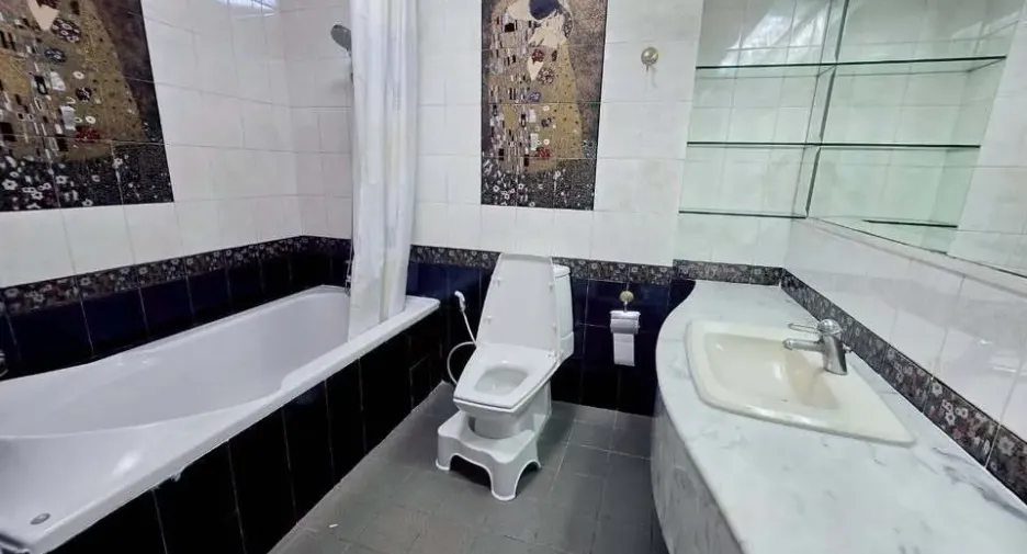 Condo en alquiler de 3 habitaciones en Bang Phlat, Bangkok