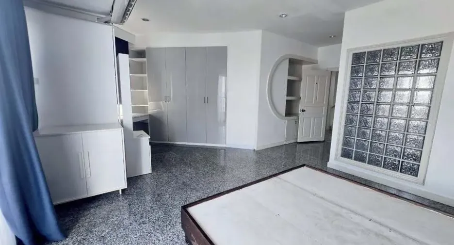 Condo en alquiler de 3 habitaciones en Bang Phlat, Bangkok