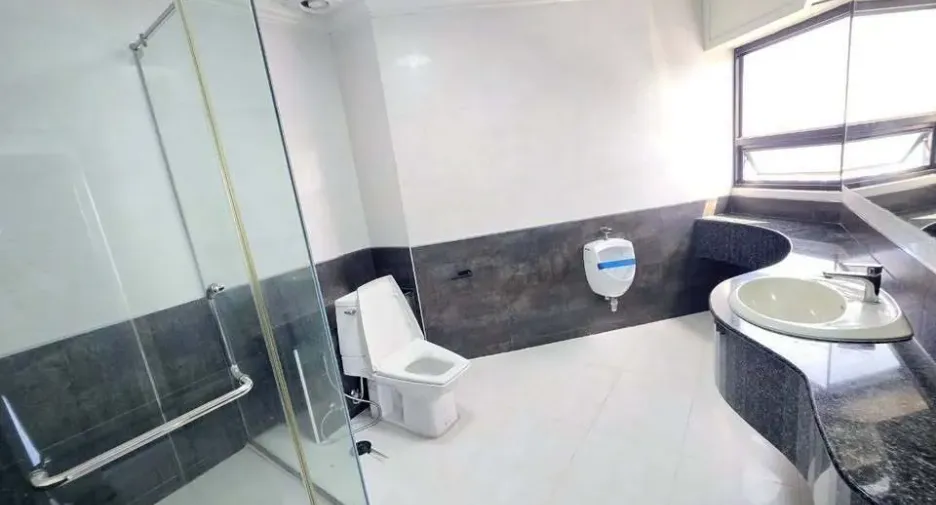 Condo en alquiler de 3 habitaciones en Bang Phlat, Bangkok