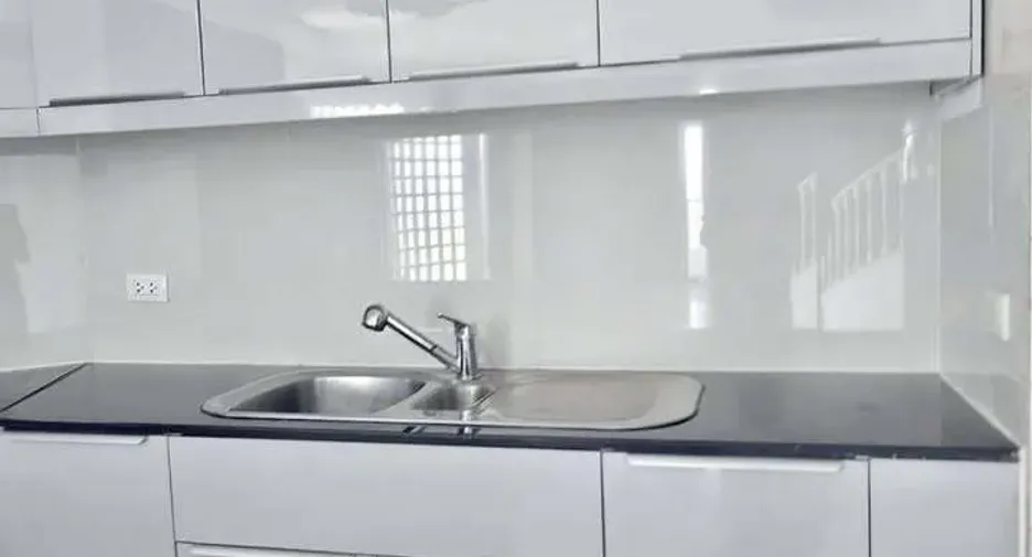 Condo en alquiler de 3 habitaciones en Bang Phlat, Bangkok
