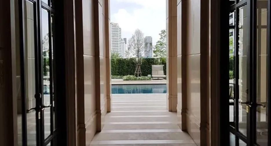 À louer et à vendre 3 chambres condo à Khlong Toei, Bangkok