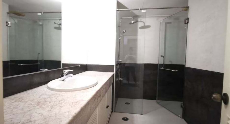 Condo en alquiler de 3 habitaciones en Bang Phlat, Bangkok