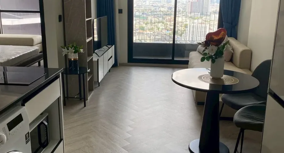 Condo en alquiler de 1 habitaciones en Khlong San, Bangkok