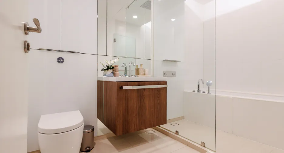 For rent 2 bedrooms condo in Pathum Wan, Bangkok
