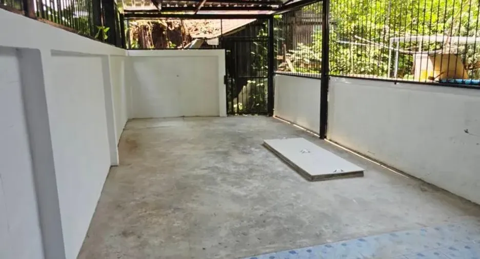 Casa adosada en venta de 5 habitaciones en Bang Khae, Bangkok