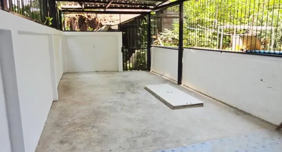 Casa adosada en venta de 5 habitaciones en Bang Khae, Bangkok