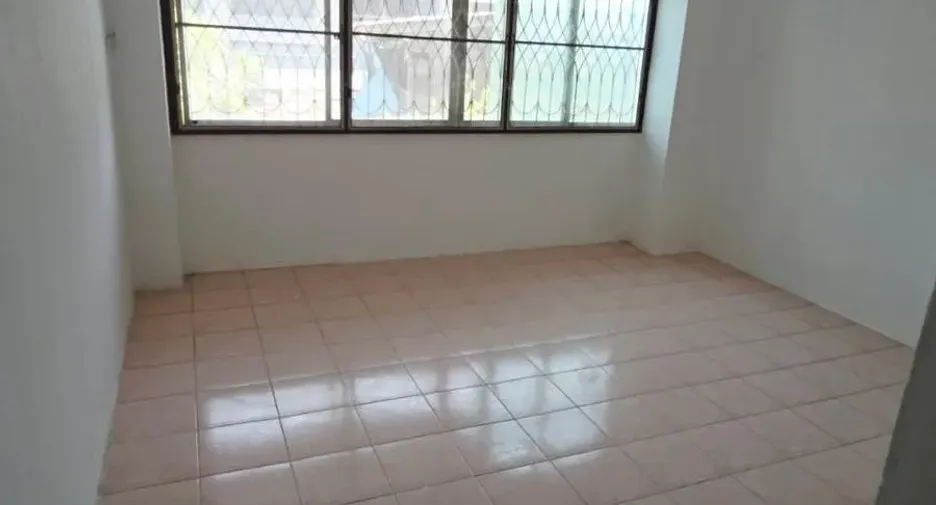 Casa adosada en venta de 5 habitaciones en Bang Khae, Bangkok