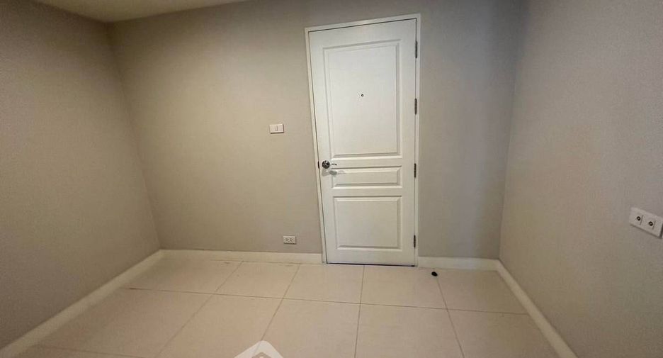 For rent 3 bedrooms apartment in Watthana, Bangkok
