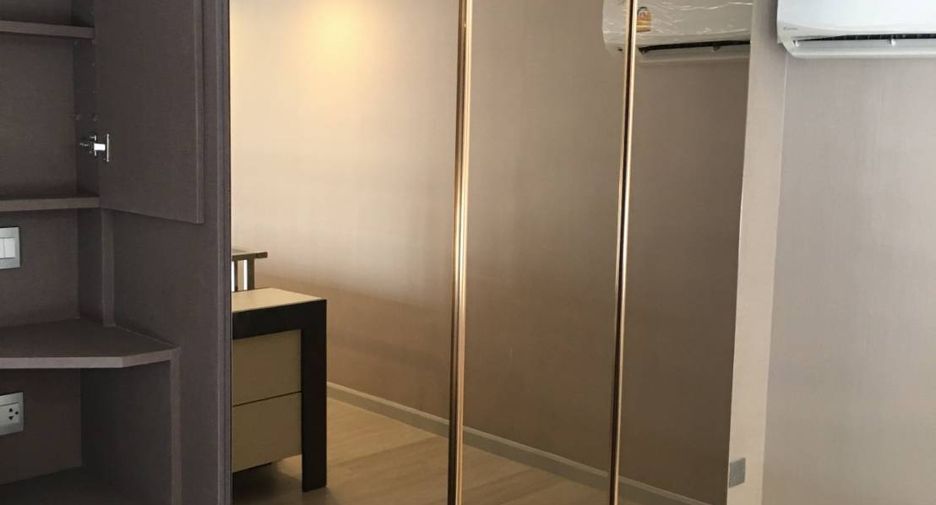 Condo en alquiler de 1 habitaciones en Sathon, Bangkok