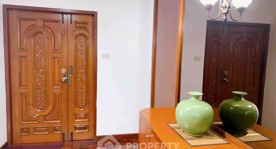 For rent 3 bedrooms apartment in Watthana, Bangkok