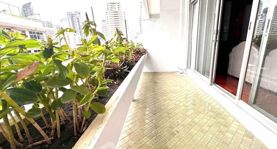 For rent 3 bedrooms apartment in Watthana, Bangkok