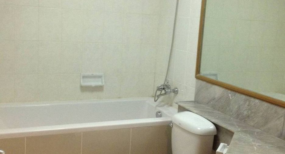 For rent 3 bedrooms condo in Watthana, Bangkok