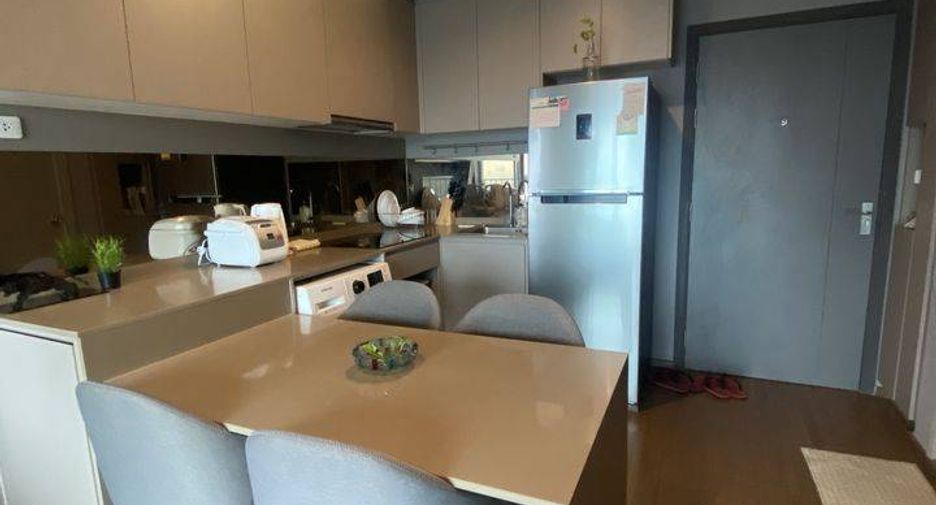 Condo en alquiler de 2 habitaciones en Phra Khanong, Bangkok