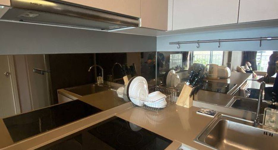 Condo en alquiler de 2 habitaciones en Phra Khanong, Bangkok