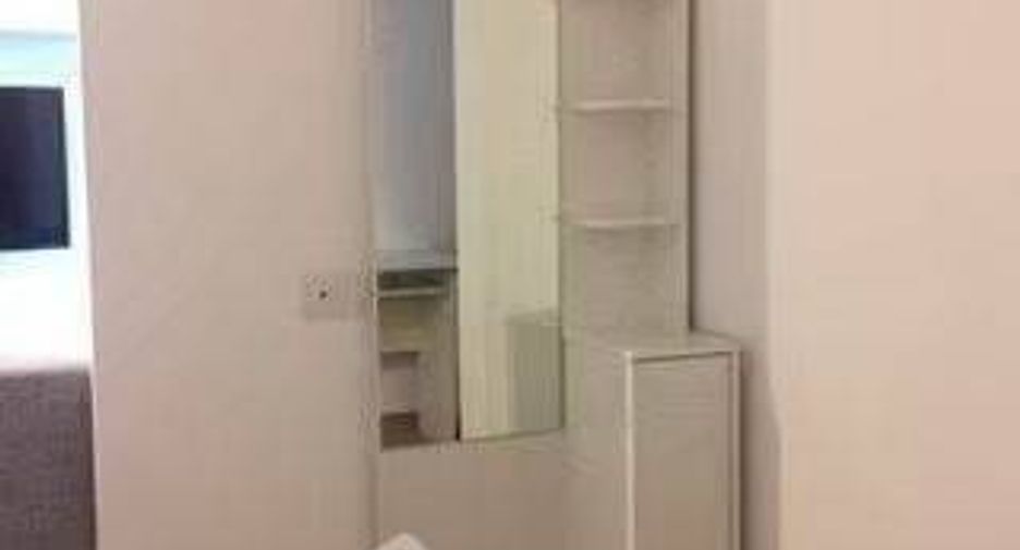Wohnung zur Miete mit 1 Zimmer in Bang Rak, Bangkok