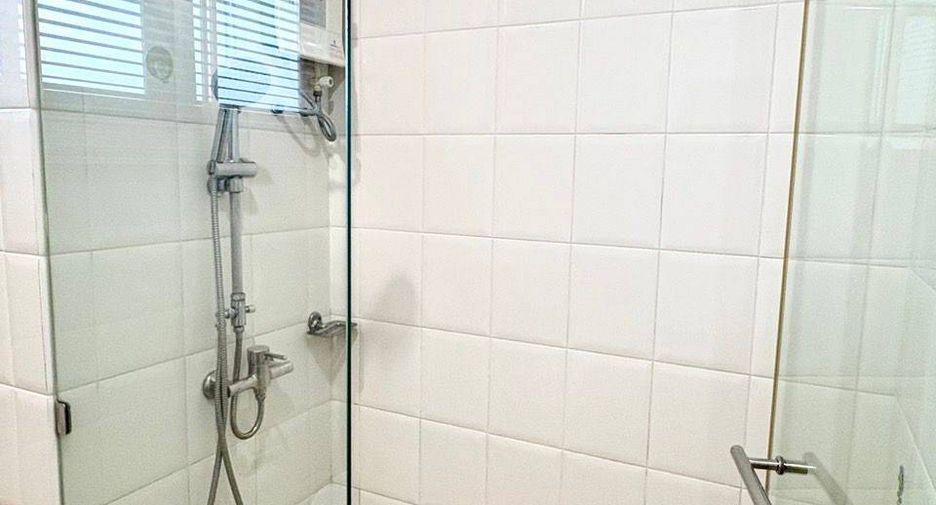 Аренда 2 спальни кондо в Пхра Кханонг, Бангкок