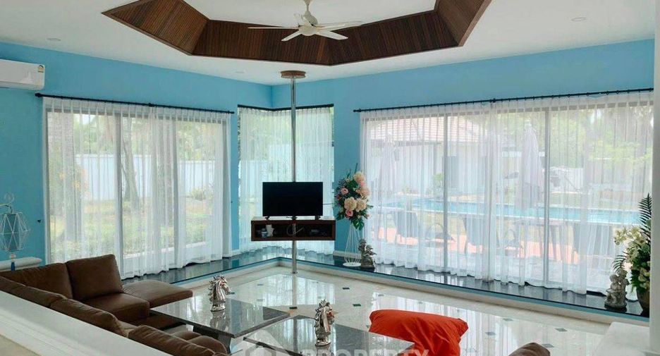 For rent 5 bedrooms villa in Huay Yai, Pattaya