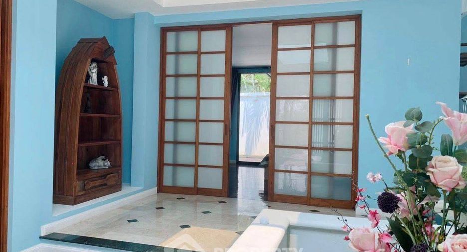 For rent 5 bedrooms villa in Huay Yai, Pattaya
