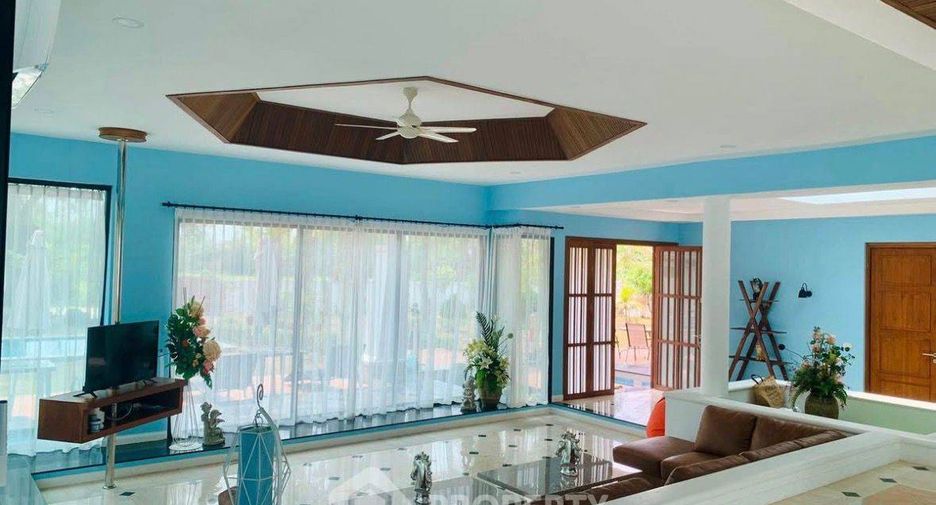 For rent 5 bedrooms villa in Huay Yai, Pattaya