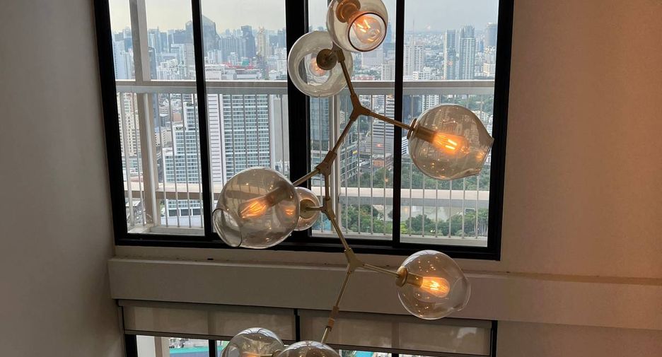 For rent 2 bedrooms condo in Khlong Toei, Bangkok