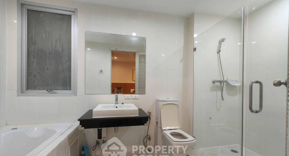 For rent 3 bedrooms condo in Watthana, Bangkok