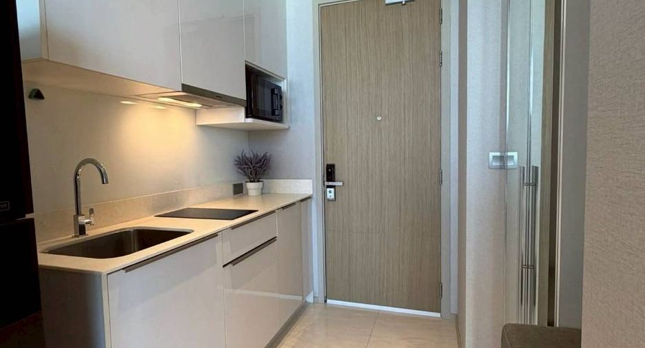 Wohnung zur Miete mit 1 Zimmer in Bang Rak, Bangkok