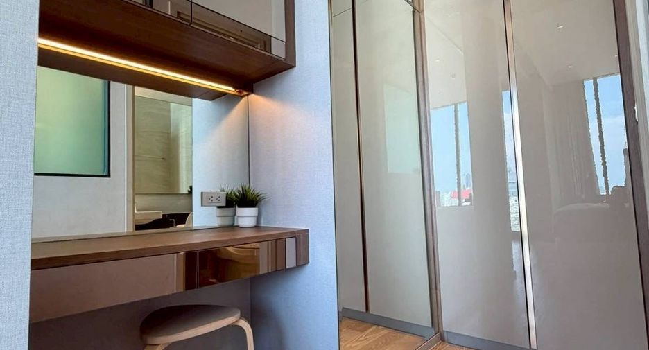 Wohnung zur Miete mit 1 Zimmer in Bang Rak, Bangkok
