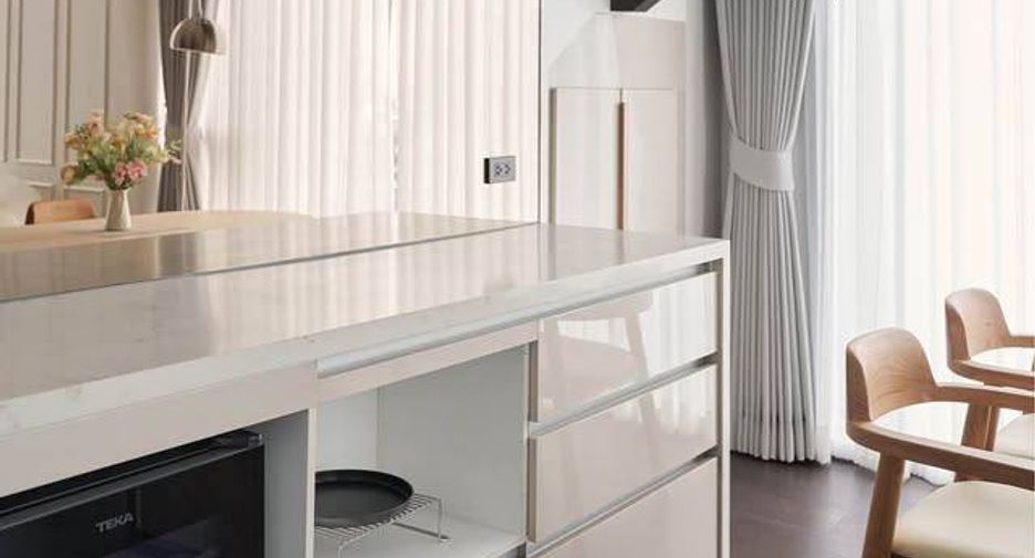 For rent 2 bedrooms condo in Khlong Toei, Bangkok