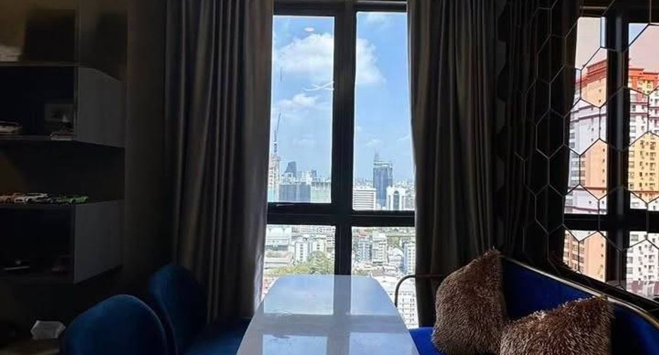 Wohnung zur Miete mit 2 Zimmer in Pathum Wan, Bangkok