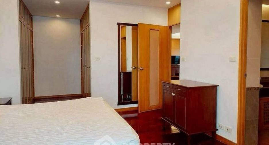 For rent 2 bedrooms apartment in Sathon, Bangkok