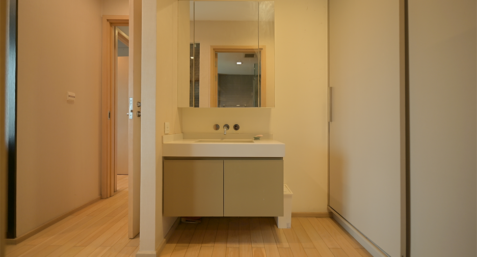 Condo en alquiler de 2 habitaciones en Khlong Toei, Bangkok
